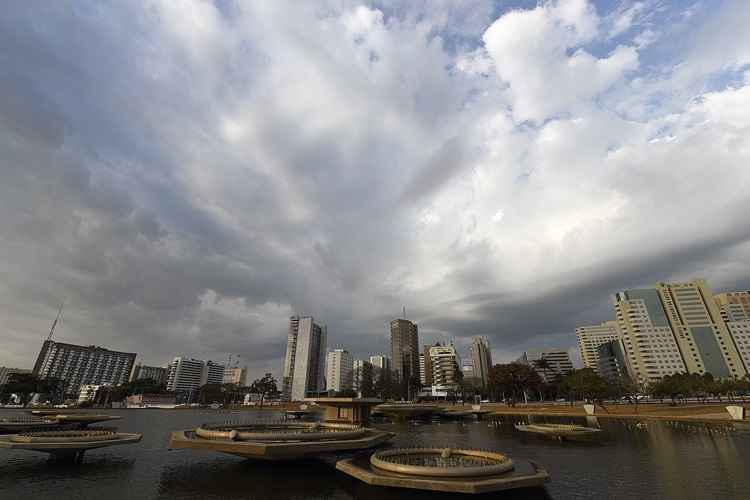 De acordo com o meteorologista do Inmet, Mamedes Luiz Melo, a umidade subiu cerca de 10% mesmo nas horas mais quentes do dia