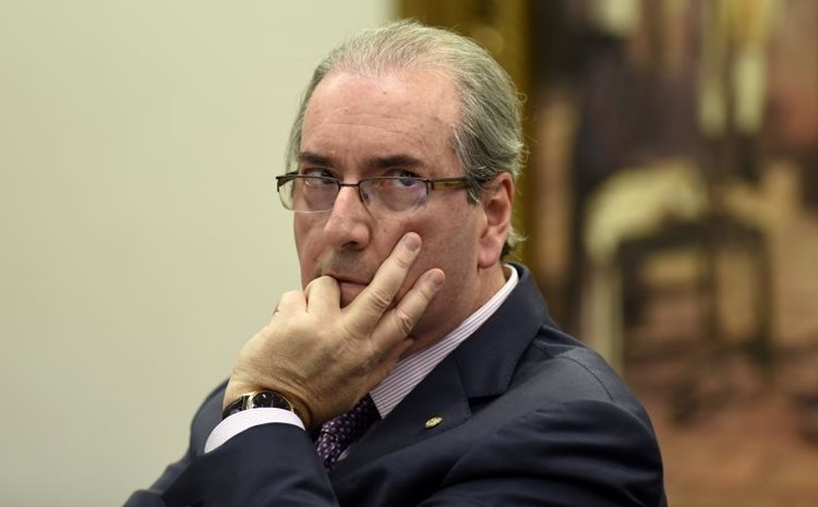 Opositores acusam Maia e o Planalto de estarem tentando ajudar o deputado afastado do PMDB