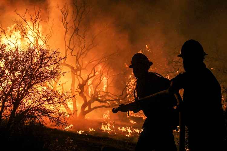 As chamas começaram na manhã desta terça-feira (16/8), por volta das 10H30 local, e já queimaram mais de 3.600 hectares