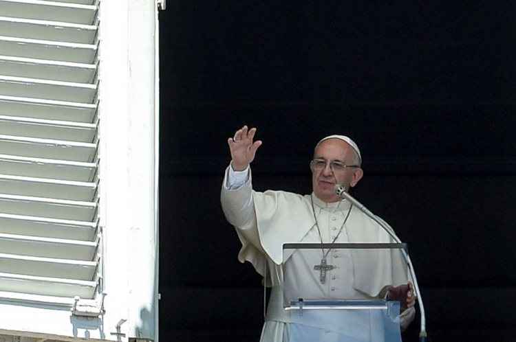 O papa estará na cidade do santo ao qual escolheu homenagear ao lado de inúmeros líderes religiosos mundiais