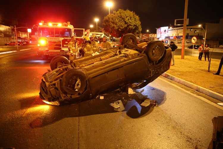 O acidente aconteceu por volta das 23h20 da noite de sexta-feira (19/08). Durante a madrugada, uma colisão em Taguatinga deixou um homem levemente ferido