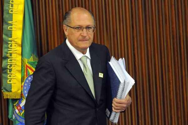 Alckmin citou o próprio setor produtivo de açúcar e etanol para defender também que o governo adote regras claras e estáveis para a indústria alcooleira retomar os investimentos suspensos após ao menos cinco anos de crise