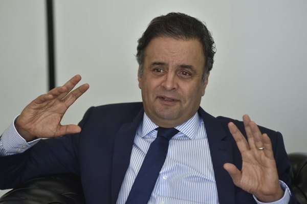 Aécio disse ainda que desde 2013 foram feitos vários alertas de diversas instituições de que era necessário haver uma mudança de rumo na política econômica