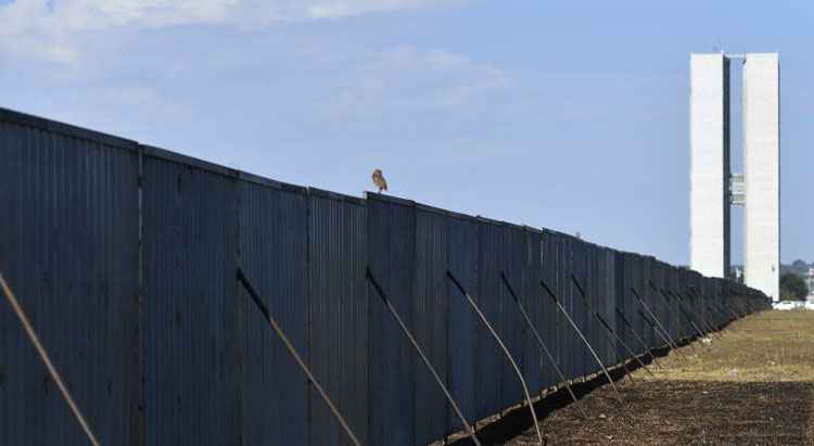 O muro de volta: criticado quando foi montado em abril, medida mostrou-se eficaz para impedir conflitos