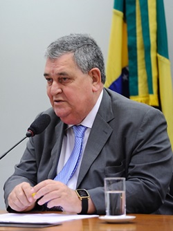 Deputado Arnaldo Faria de Sá sugeriu que sejam concedidos incentivos fiscais aos responsáveis pelo transporte escolar