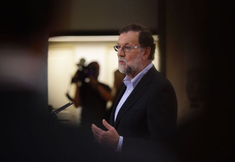 Em uma primeira votação de investidura nesta quarta-feira, Rajoy precisa de uma maioria absoluta dos 350 deputados do Parlamento