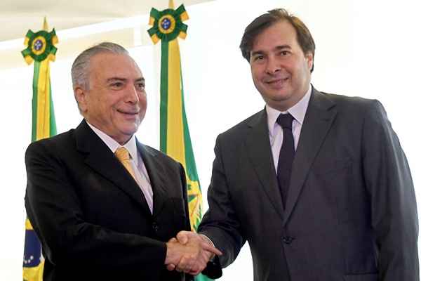 De acordo com o Planalto, a cerimônia será rápida, protocolar e fechada à imprensa, na Base Aérea de Brasília, pouco antes de Temer embarcar para China