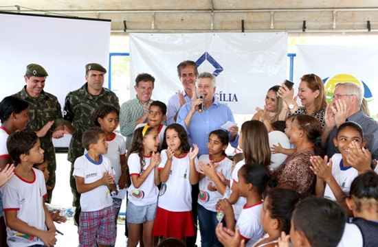 O governador Rodrigo Rollemberg esteve na entrega da revitalização da Escola Classe 2 de Arapoanga, primeira unidade a receber o projeto Viva Brasília nas escolas