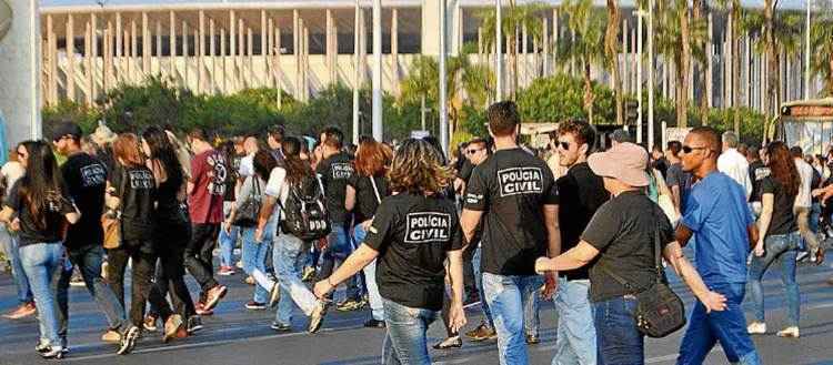 Policiais civis seguem para assembleia: hoje, mais uma reunião está marcada com a categoria