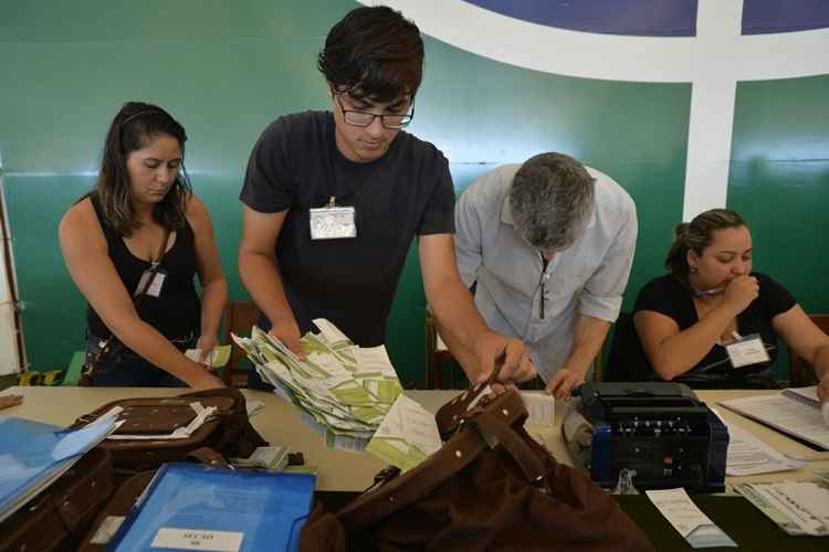 Estudantes, técnicos administrativos e professores tiveram até as 21h desta quarta-feira (31) para votar em dezenove seções eleitorais, nos quatro campi da UnB