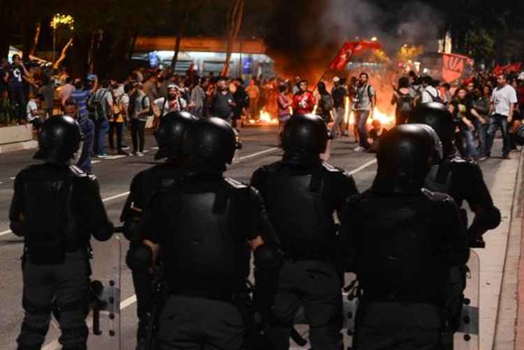 São Paulo - Manifestantes contra o impeachment na Avenida PaulistaRovena