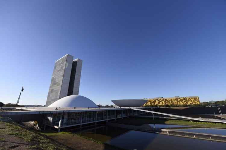 Nesta segunda-feira (5/9), o céu permanece de claro a parcialmente nublado com névoa seca ao longo do dia. A tendência é de tempo estável durante a semana