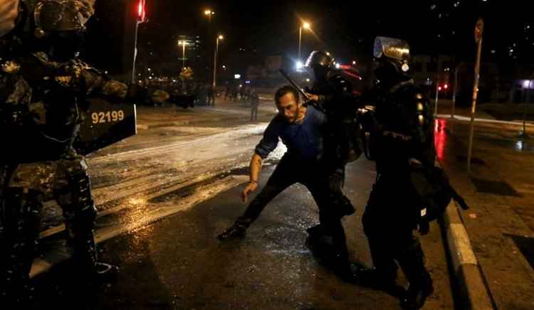 Além de determinar a soltura imediata, o juiz entendeu em sua decisão não haver crime na conduta dos manifestantes presos