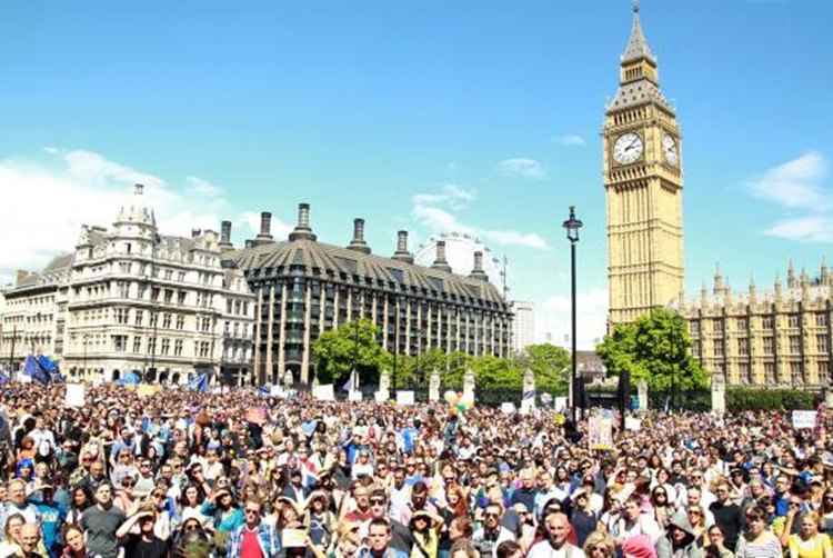 Londres - No início de julho a chamada Marcha AntiBrexit reuniu milhares de pessoas no centro da capital inglesa para defender a permanência da Inglaterra