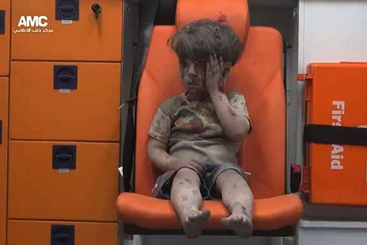 Omran Daqneesh, 5 anos, um dos símbolos da guerra civil na Síria