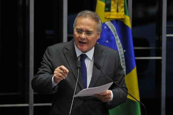 O presidente do Senado disse não ter uma opinião sobre o reajuste dos ministros do STF, mas avaliou que esse subsídio poderia ser separado do salário das demais carreiras da administração pública no Judiciário