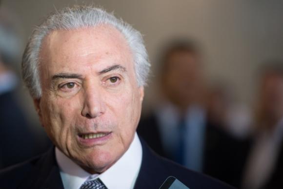 O presidente Michel Temer disse que os recursos do FGTS  continuarão sendo usados em obras de saneamento e habitação