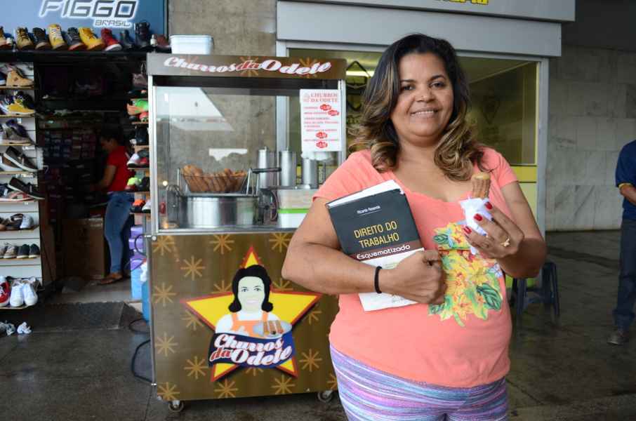 Maria Odete Silva conciliou os estudos e trabalho com dificuldade: a graduação foi uma grande vitória