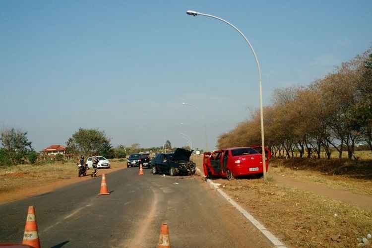 A batida frontal deixou cinco pessoas feridas, entre elas um grave