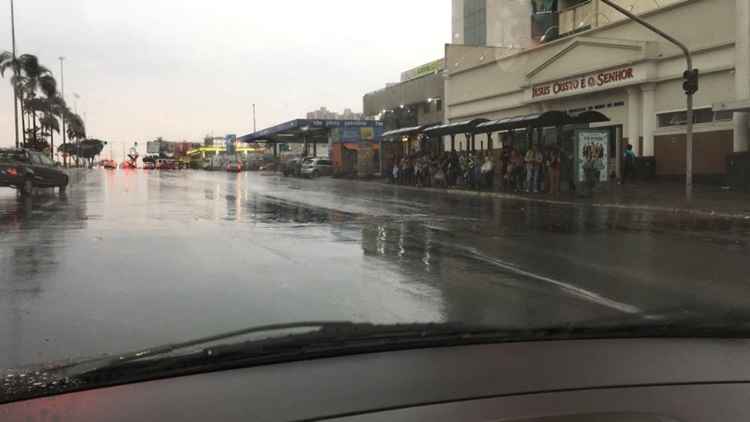 A previsão do tempo para esta quarta-feira (21/9) é de céu parcialmente nublado com pancadas de chuva em áreas isoladas