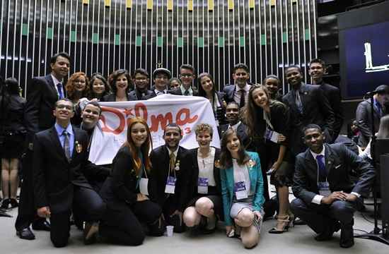 Deputados jovens se manifestam contra o presidente Michel Temer