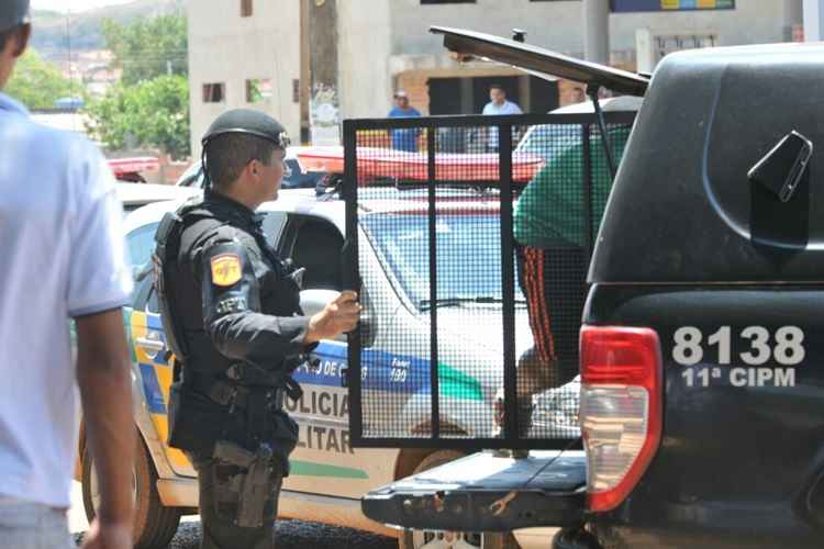 Policiais prendem eleitores por boca de urna e Lei Seca, em Santo Antônio do Descoberto