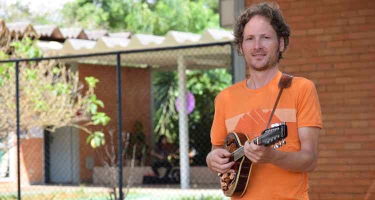 Jesse Rivest: ele estuda bandolim na Escola de Música de Brasília