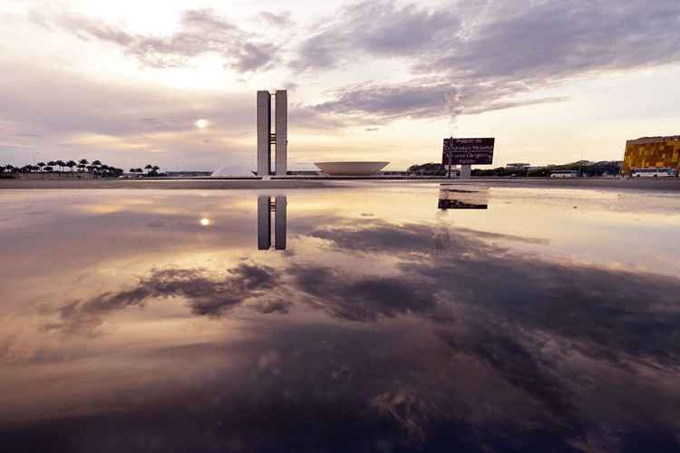 A tendência é de que as precipitações comecem a dar uma trégua nos próximos dias. Hoje, a temperatura deve se manter entre 16°C e 27°C