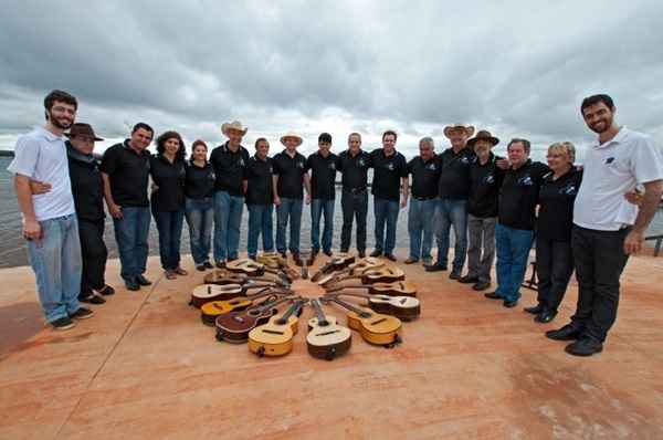 Orquestra roda da viola comemora cinco anos de trabalho com show