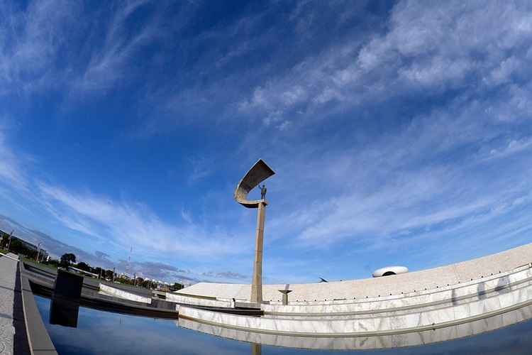 Hoje, os termômetros registraram temperatura mínima de 14°C durante a madrugada e podem marcar 30°C ao longo do dia