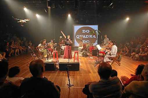 Apresentação de Tatá e Danú durante o projeto Sonora, do coletivo Quadrado