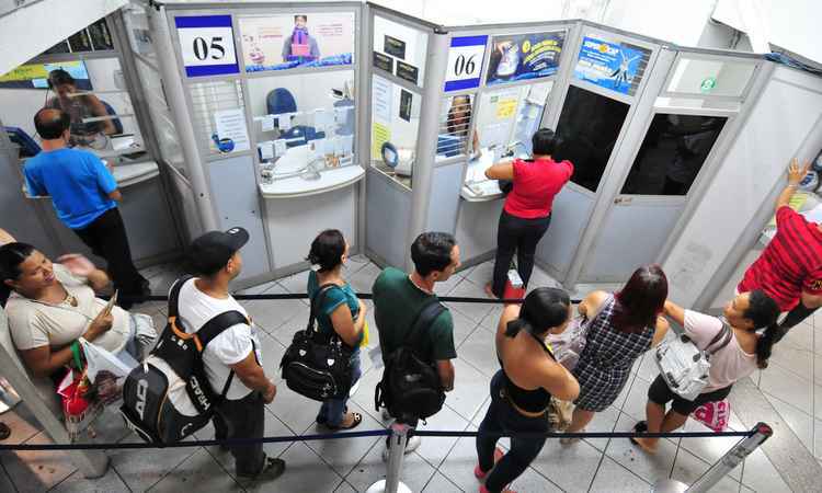 Apostadores enfrentam filas em casa lotérica de Belo Horizonte