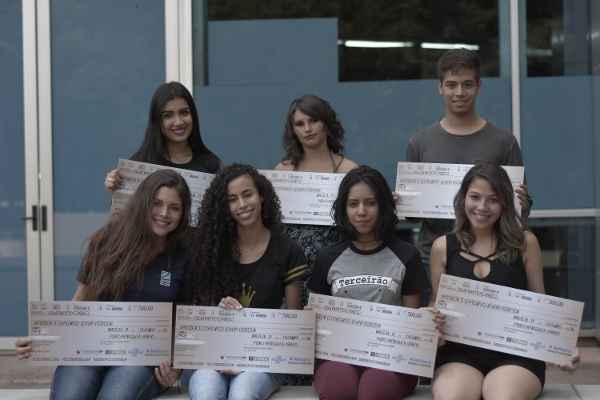 Estudantes premiados no II Jovem Escritor