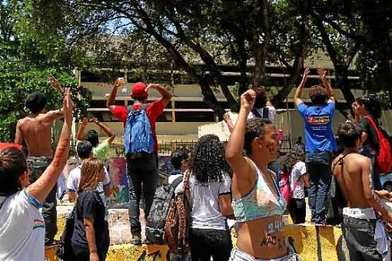 Estudantes no Recife: AGU quer manter provas neste fim de semana para escolas que não foram ocupadas