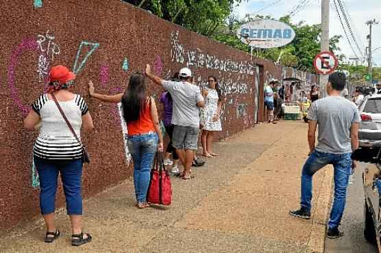 Candidatos do Enem deste ano precisaram propor caminhos para que manifestações de preconceito contra as religiões sejam coibidas. No DF, 31,8% dos inscritos não compareceram às provas