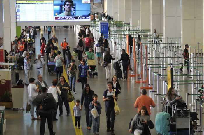 Em Brasília, o Aeroporto Juscelino Kubitschek não registrava atrasos, embora dois voos tenham sido cancelados