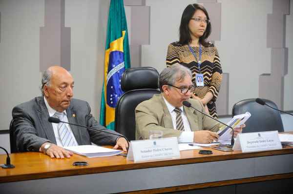 O relator da MP 746/2016, senador Pedro Chaves (PSC-MS) e o presidente da comissão mista da MP, deputado Izalci (PSDB-DF)