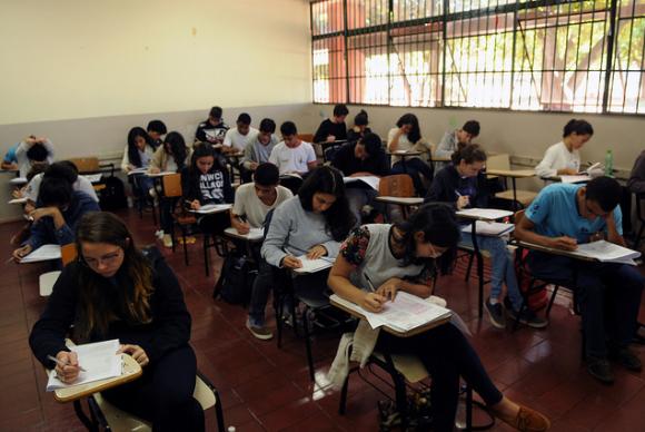 Ensino médio tem 8,1 milhões de matrículas, a maioria na rede pública estadual