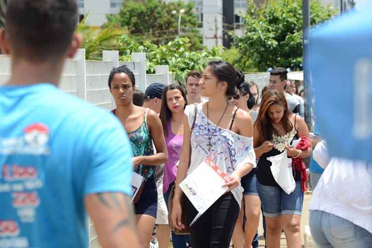 Desde as 11h30 o trânsito é intenso para acessar os locais de avaliação, como na faculdade Unip na 913 Sul