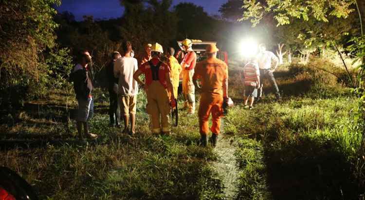 Equipes de resgate no local: buscas desde a tarde de domingo