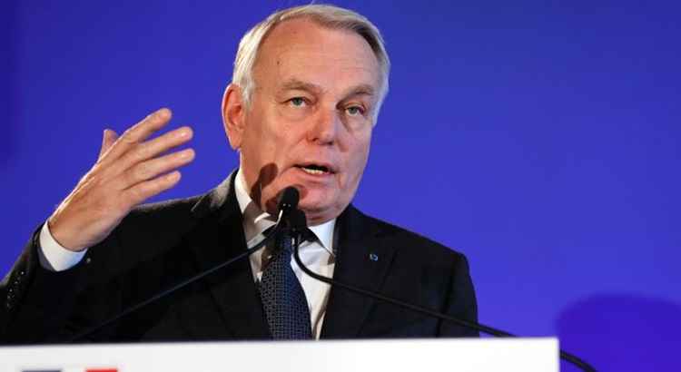 O ministro de Relações Exteriores da França, Jean-Marc Ayrault, pediu nesta terça-feira (6/12) pela retomada das negociações de um acordo de paz na Síria, onde o risco de fragmentação do território aumenta dia a dia