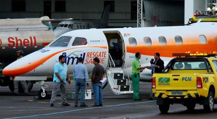 De acordo com o hospital, o primeiro boletim médico deve ser divulgado, no início da tarde. O jogador teve parte de uma das pernas amputada e precisa ser submetido a procedimento  para corrigir uma lesão na coluna