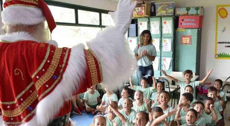 Este ano, o projeto inovou ao trazer o Papai Noel para fazer visitas em cada uma das creches. A do Centro Comunitário da Criança, em Ceilândia, foi a primeira a receber o ilustre convidado em 2016