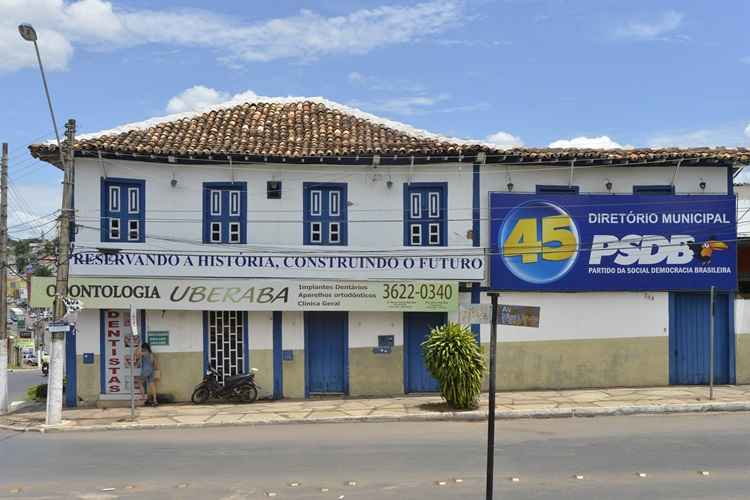 Casarão colonial descaracterizado em comercial