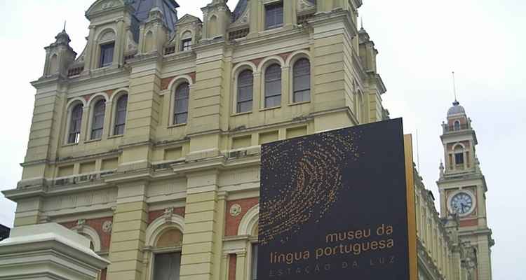 Um ano após o incêndio que destruiu parte do Museu da Língua Portuguesa, começaram as obras