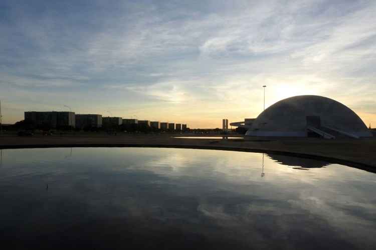 Os próximos dias serão marcados por céu nublado e altas temperaturas à tarde