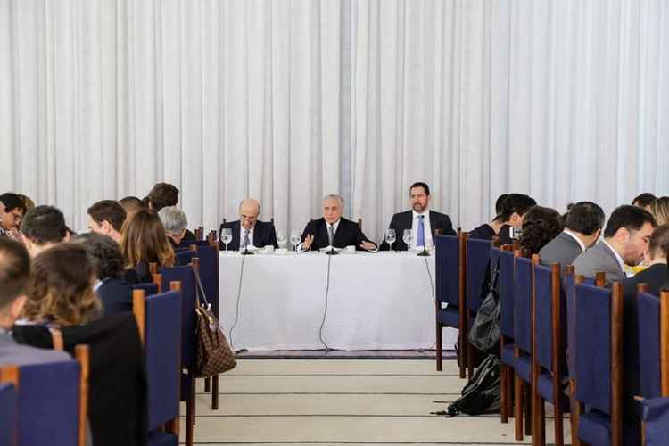 Temer em café da amanhã com jornalistas