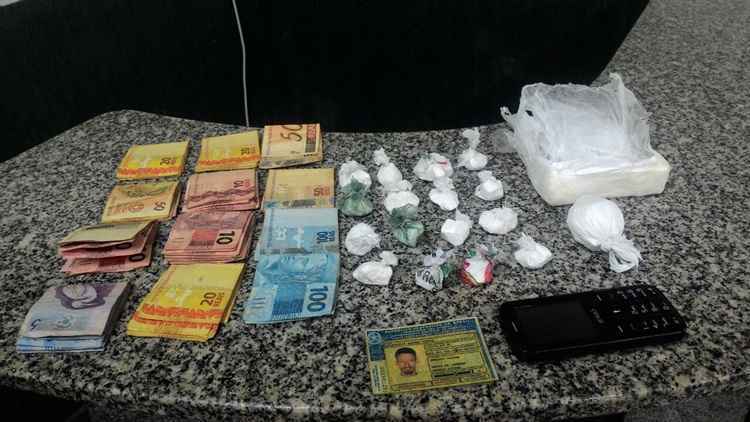 Polícia Militar apreendeu ainda 500 gramas de cocaína e R$ 1.123