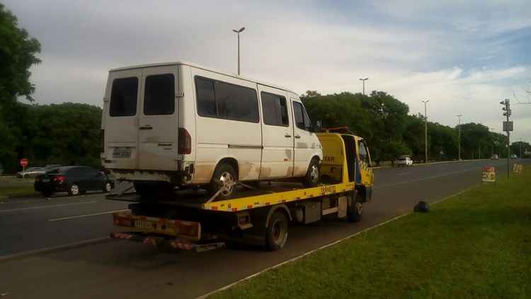 Mais de 20 veículos foram pegos praticando transporte irregular e cinco carros foram removidos ao depósito