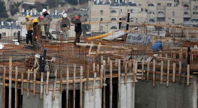 O comitê deveria estudar a concessão de 492 permissões de construção nas colônias de Ramat Shlomo e Ramot em Jerusalém Oriental, a parte palestina da Cidade Santa, disse um conselheiro municipal